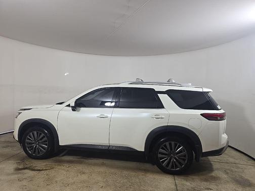 2022 Nissan Pathfinder SL 2WD