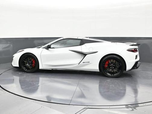 Arctic White 2026 Chevrolet Corvette Z06