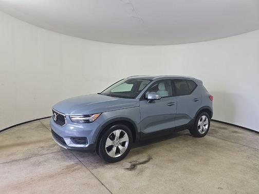 2020 Volvo XC40 T4 Momentum