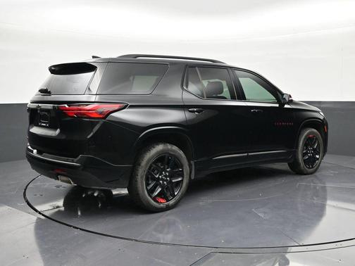 Mosaic Black Metallic 2023 Chevrolet Traverse Premier