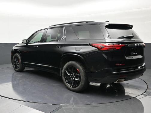Mosaic Black Metallic 2023 Chevrolet Traverse Premier