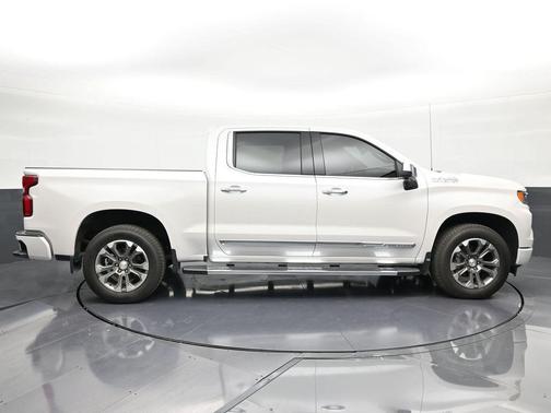 Crystal White Tricoat 2025 Chevrolet Silverado 1500 High Country