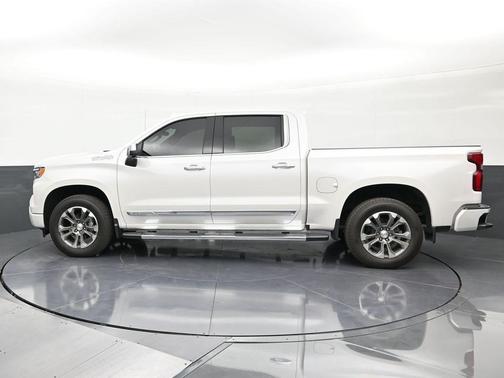 Crystal White Tricoat 2025 Chevrolet Silverado 1500 High Country