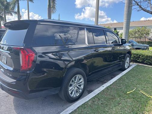 2023 GMC Yukon XL SLE