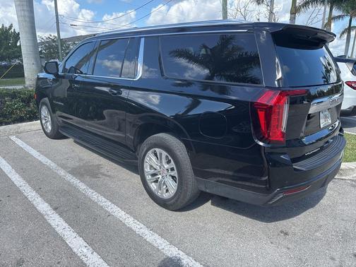 2023 GMC Yukon XL SLE