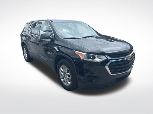 Mosaic Black Metallic 2021 Chevrolet Traverse LS