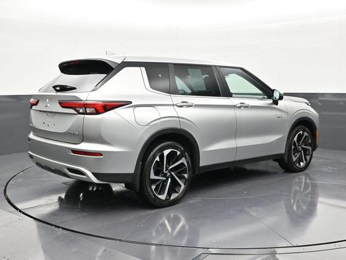 Alloy Silver Metallic 2023 Mitsubishi Outlander PHEV SE S-AWC