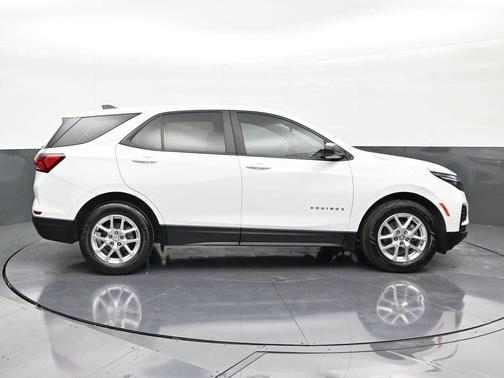 Summit White 2022 Chevrolet Equinox LS