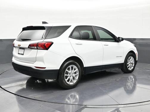Summit White 2022 Chevrolet Equinox LS