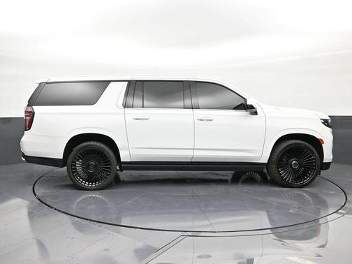 Summit White 2021 Chevrolet Suburban 4WD High Country