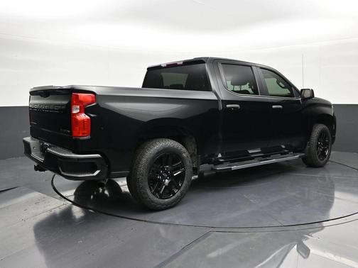 Black 2022 Chevrolet Silverado 1500 Custom