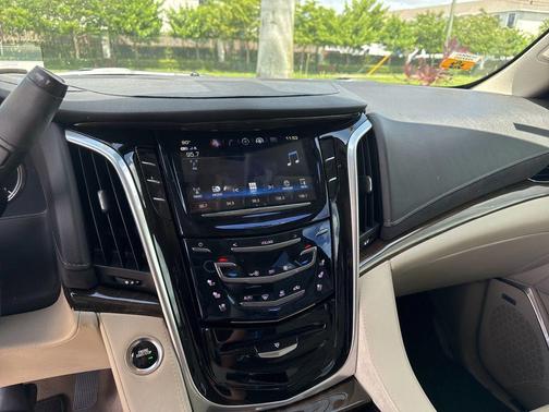 Crystal White Tricoat 2020 Cadillac Escalade Base