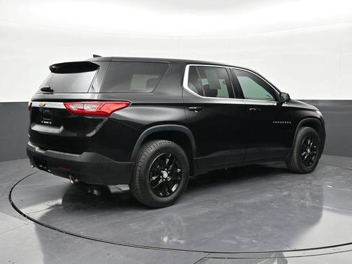 Mosaic Black Metallic 2021 Chevrolet Traverse LS