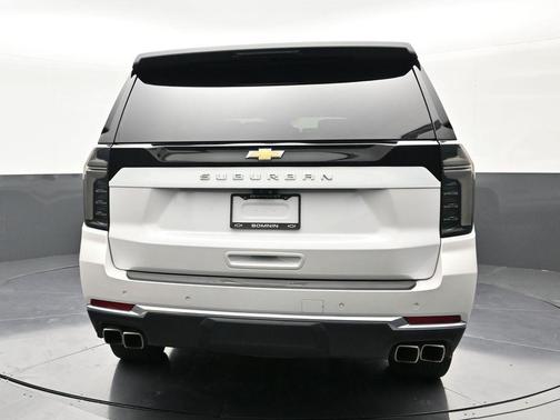 Iridescent Pearl Tricoat 2025 Chevrolet Suburban 4WD High Country
