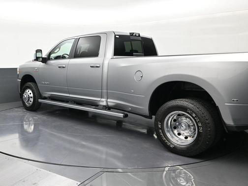 Billet Silver Metallic Clearcoat 2023 RAM 3500 Laramie Crew Cab 4x4 8' Box