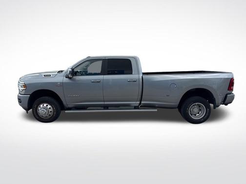 Billet Silver Metallic Clearcoat 2023 RAM 3500 Laramie Crew Cab 4x4 8' Box