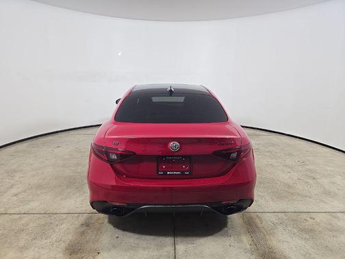 2023 Alfa Romeo Giulia Estrema RWD