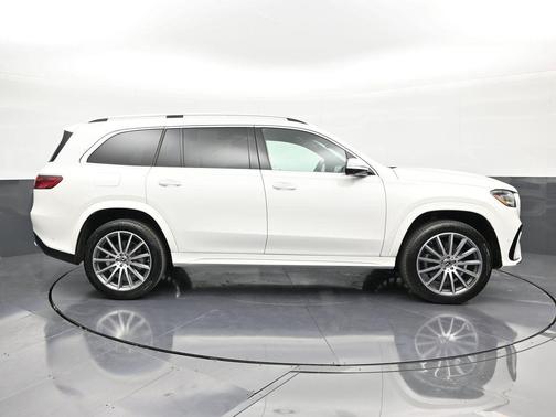 White 2025 Mercedes-Benz GLS 450 4MATIC