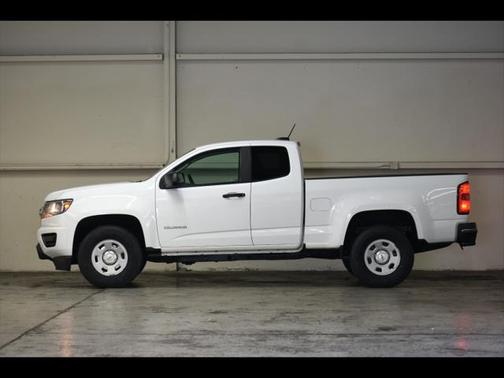 Photo 4 of 21 of 2017 Chevrolet Colorado WT