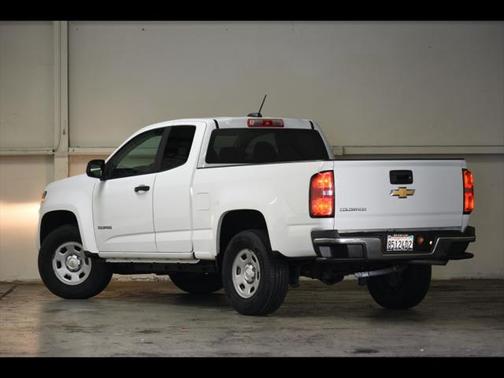 Photo 5 of 21 of 2017 Chevrolet Colorado WT