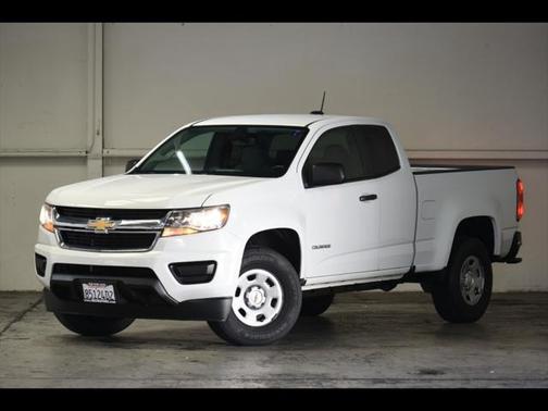 Photo 3 of 21 of 2017 Chevrolet Colorado WT