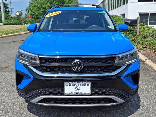 Cornflower Blue 2023 Volkswagen Taos 1.5T SE