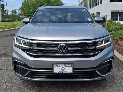 Pyrite Silver Metallic 2021 Volkswagen Atlas Cross Sport 3.6 V6 SEL R-Line