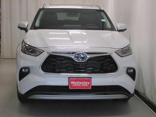 2023 Toyota Highlander Hybrid Platinum