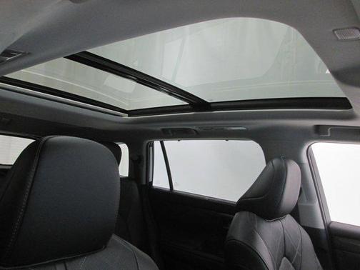 2023 Toyota Highlander Hybrid Platinum