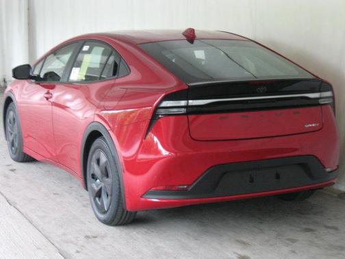 2025 Toyota Prius L