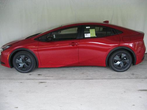 2025 Toyota Prius L