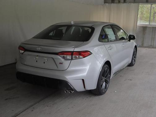 Classic Silver Metallic 2026 Toyota Corolla SE