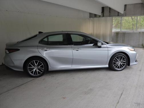 Celestial Silver Metallic 2023 Toyota Camry XLE