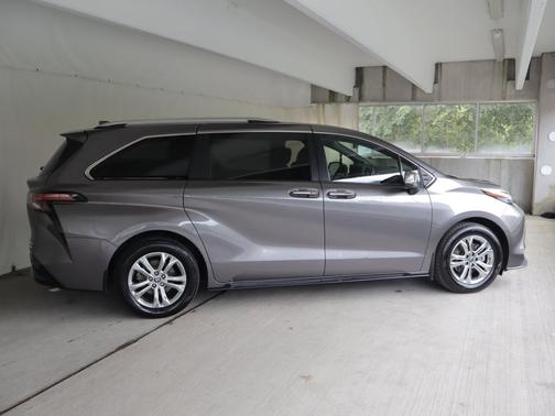 Predawn Gray Mica 2024 Toyota Sienna Platinum