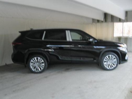 Midnight Black Metallic 2026 Toyota Highlander Hybrid Platinum