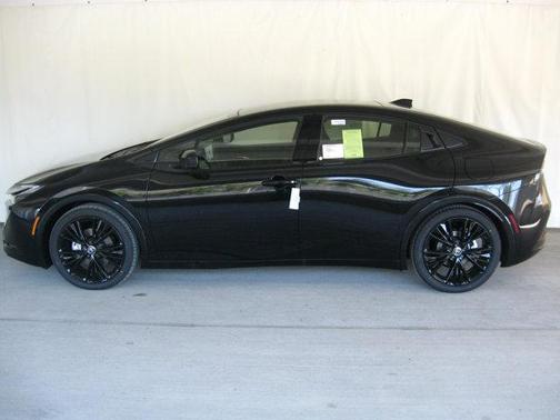 2025 Toyota Prius L