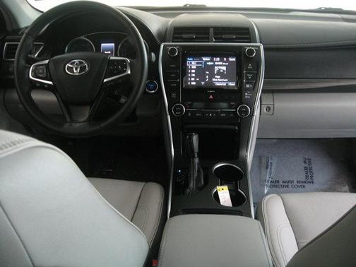 2017 Toyota Camry Hybrid XLE