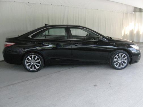 2017 Toyota Camry Hybrid XLE