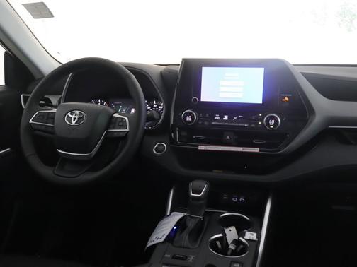Midnight Black Metallic 2026 Toyota Highlander XLE