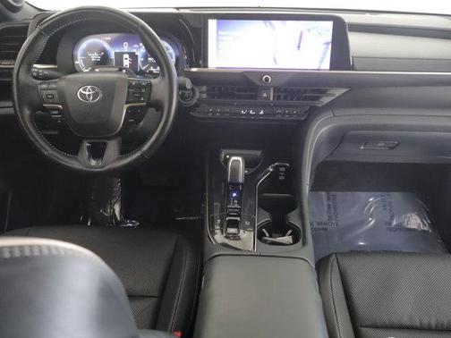 Black/Oxygen White 2024 Toyota Crown Platinum