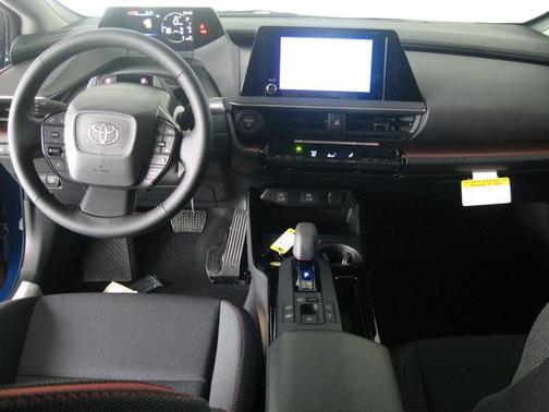 2025 Toyota Prius L