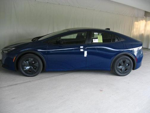2025 Toyota Prius L