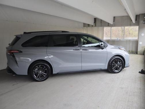 Cement 2025 Toyota Sienna XSE 7 Passenger