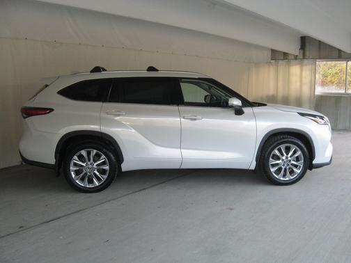Wind Chill Pearl 2023 Toyota Highlander Limited