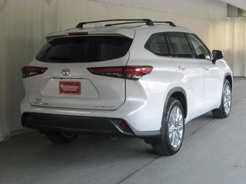 Wind Chill Pearl 2023 Toyota Highlander Limited