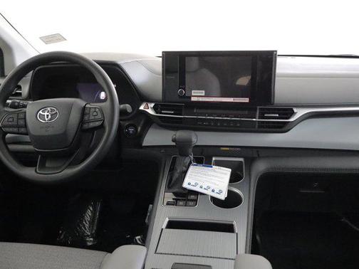 2025 Toyota Sienna LE