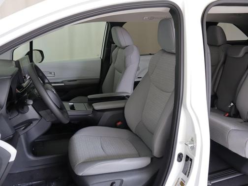 Ice Cap 2025 Toyota Sienna LE