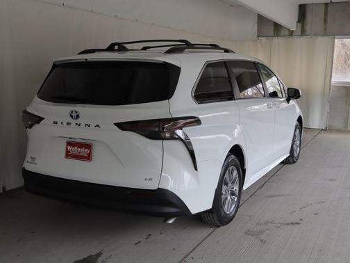 Ice Cap 2025 Toyota Sienna LE