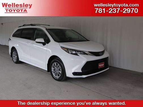 Ice Cap 2025 Toyota Sienna LE