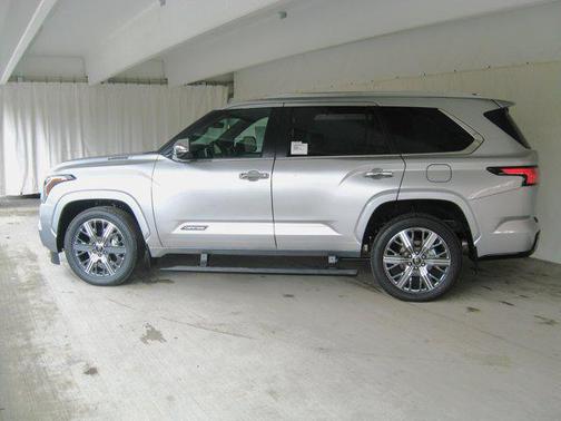 2025 Toyota Sequoia Base